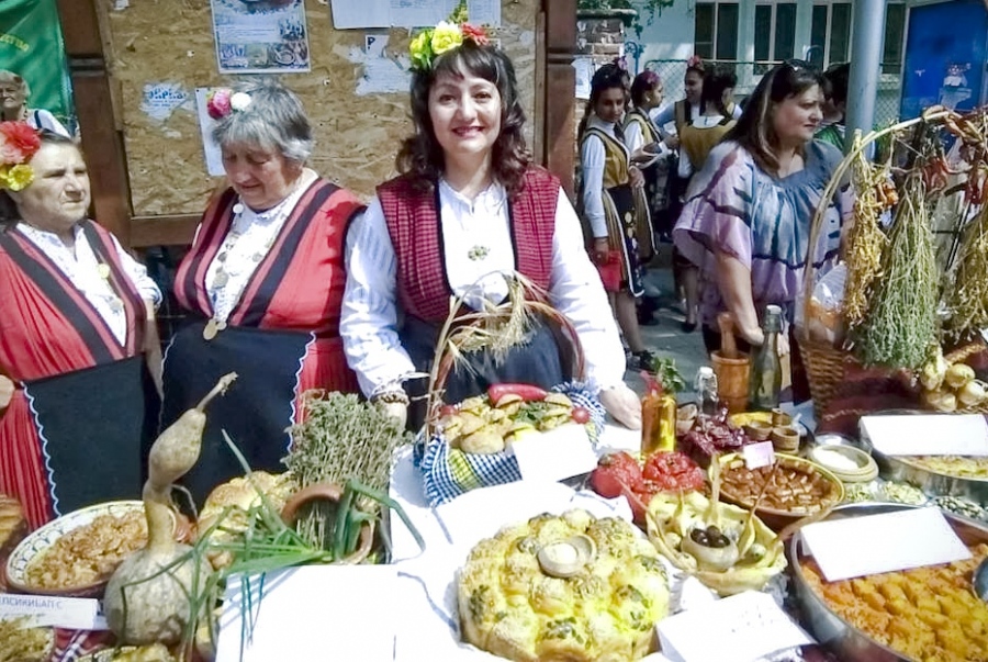Празникът на шарената сол се завърна след пандемията с вкус, цвят и аромат